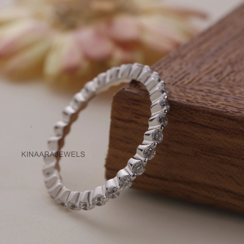 floating bubble single prong eternity band