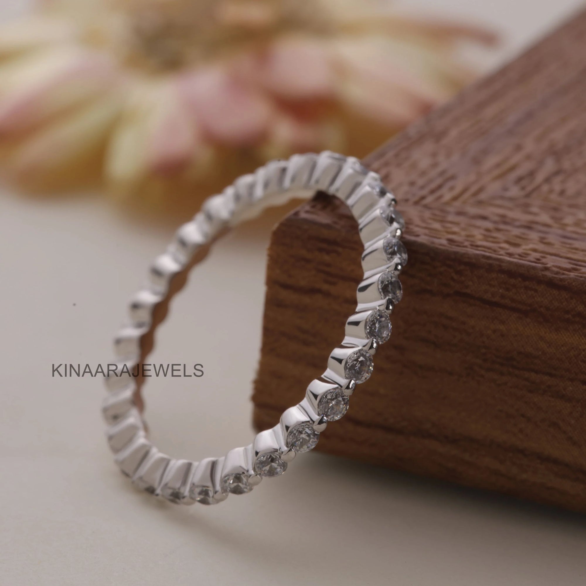 floating bubble single prong eternity band