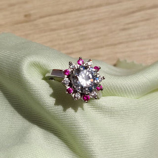 Flower Style with Round Cut Moissanite Vintage Engagement Ring 