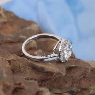 halo diamond engagement ring