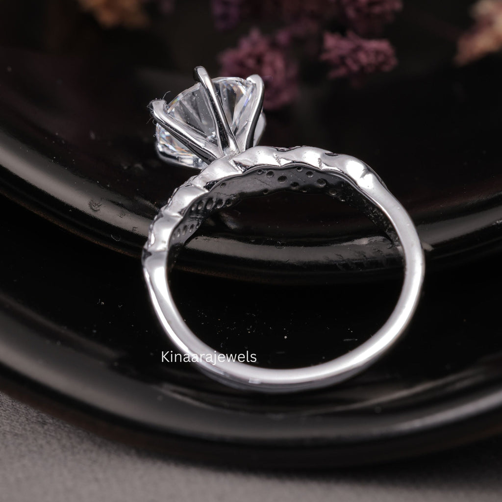 round diamond solitaire engagement ring
