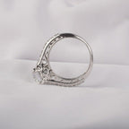 round cut diamond engagement ring