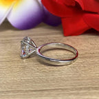 oval cut engagement rings