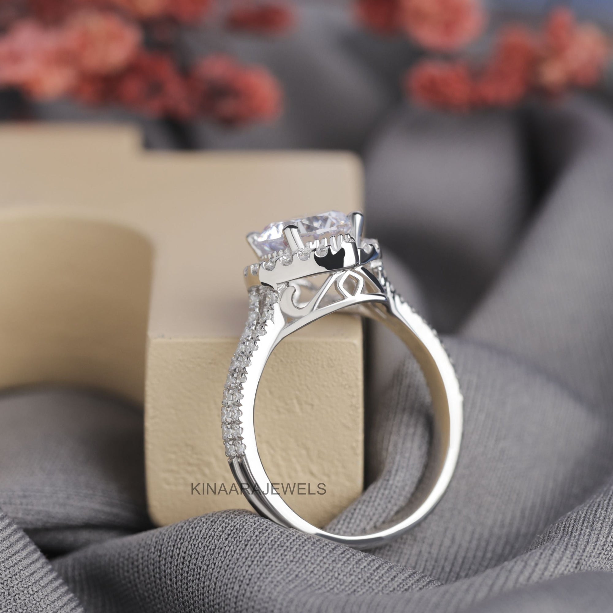 round diamond engagement ring