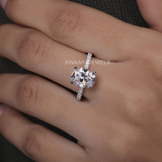 oval shaped engagement ring